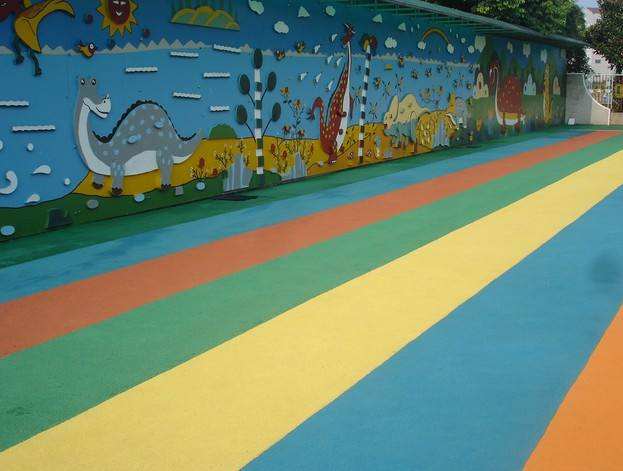 復(fù)合型塑膠跑道施工